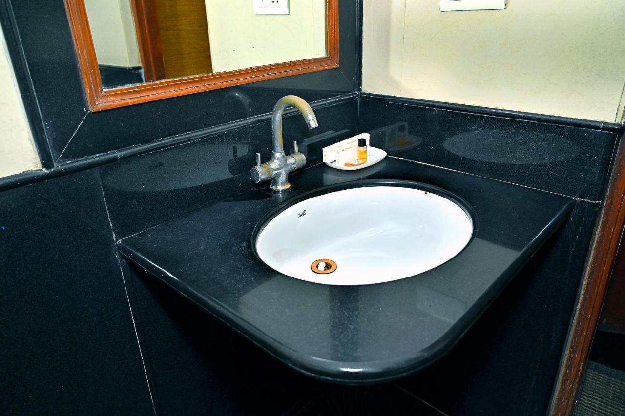 Hotel Rajhans International Bhāgalpur Екстериор снимка