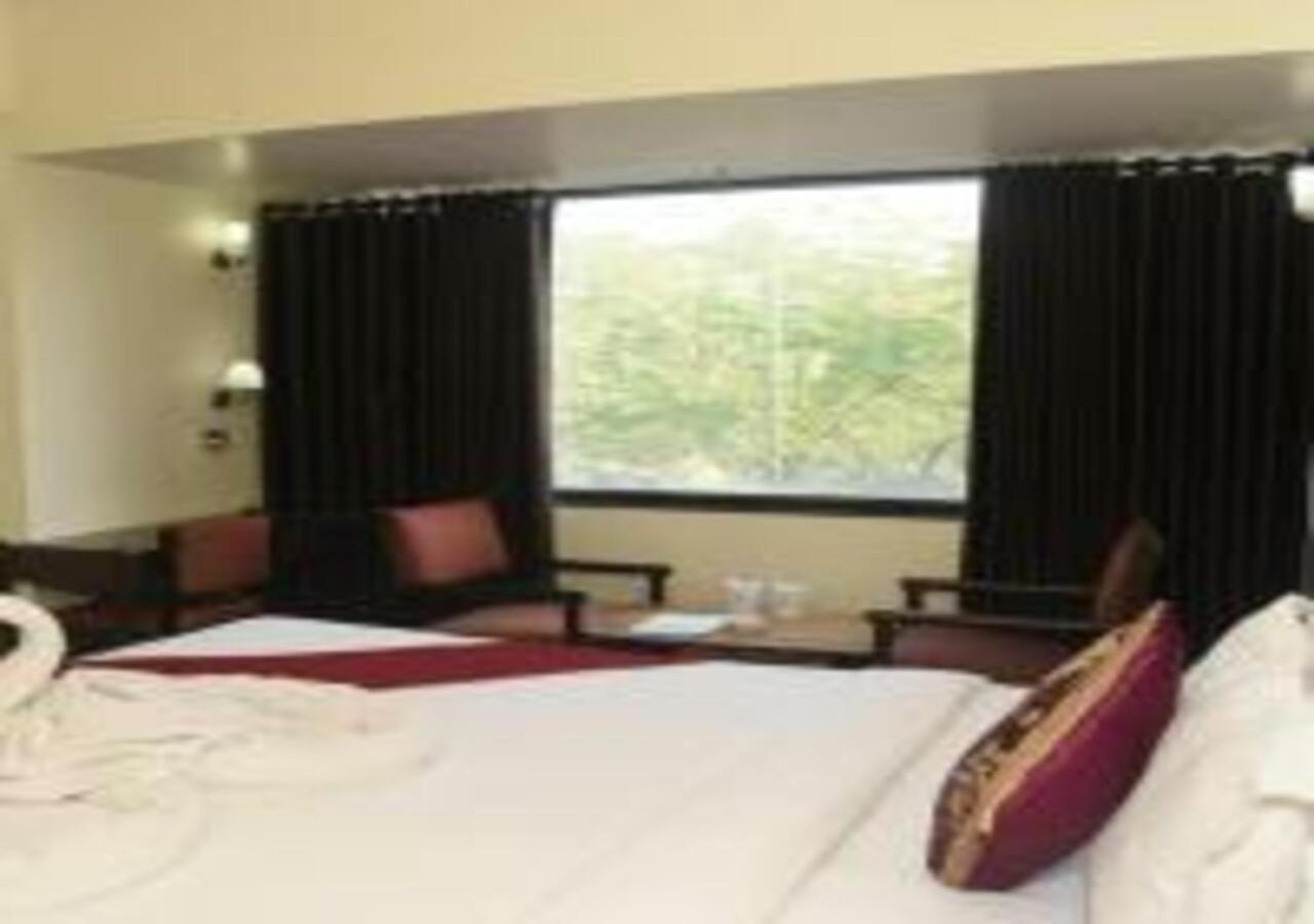 Hotel Rajhans International Bhāgalpur Екстериор снимка
